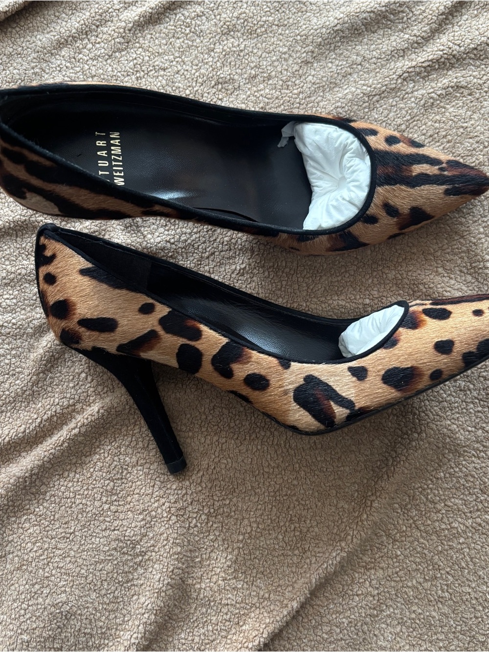 Stuart Weitzman Leopard Print pony hair Pointed-Toe Pumps - Tan/Black size 6
